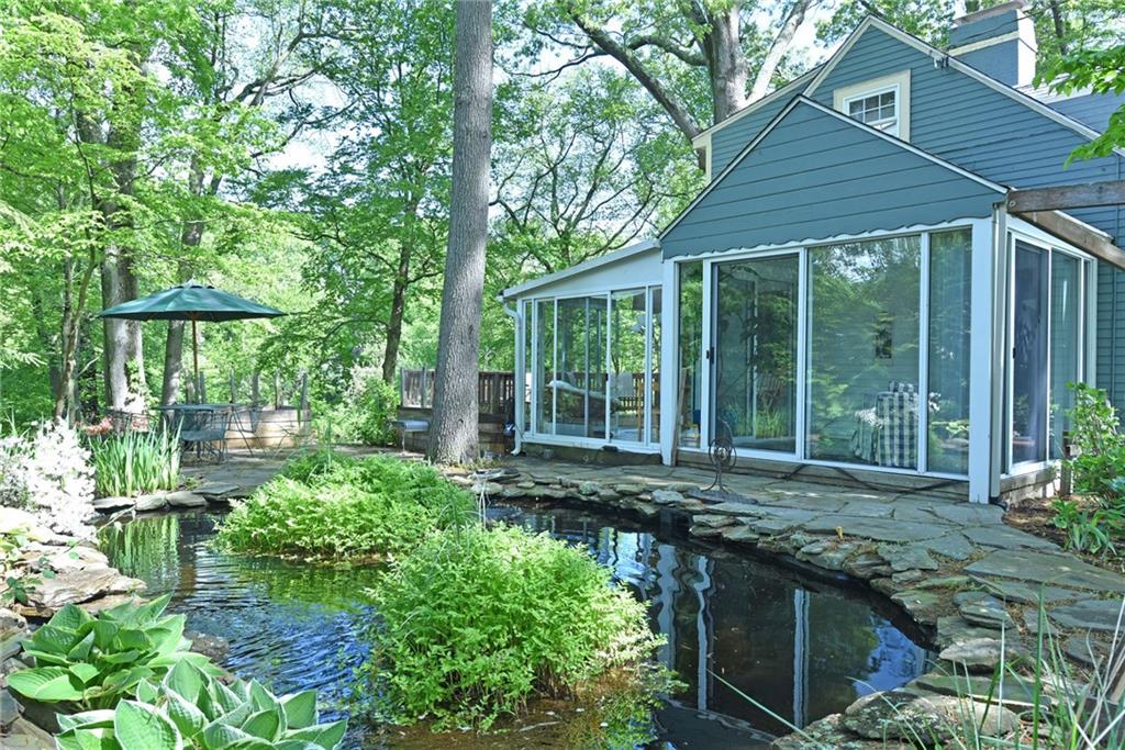 91 Algonquin DR, Warwick, RI 02888, Governor Francis Farms Mott