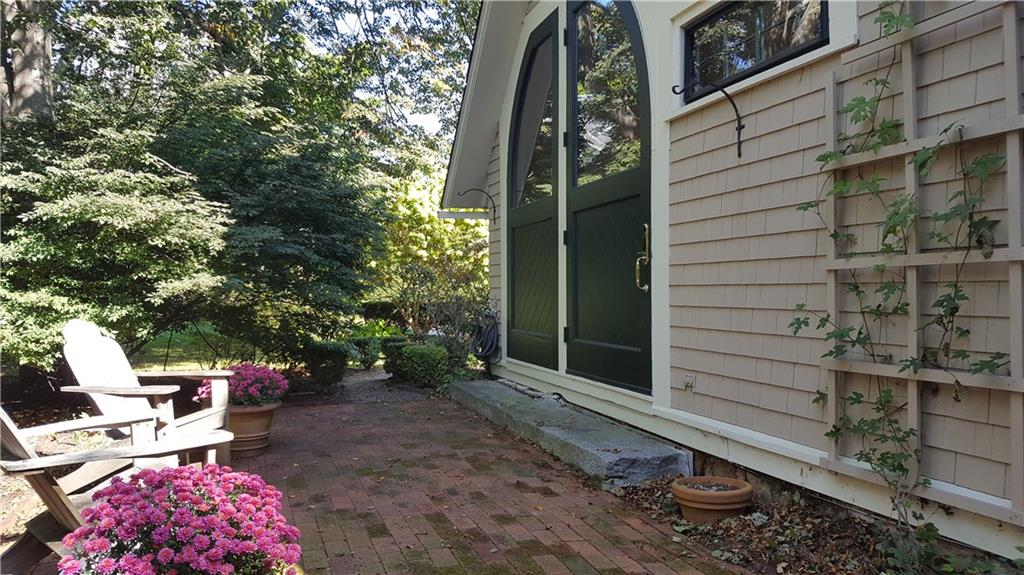 107 Old Beach Rd 5 Newport Ri 02840 Mott Chace Sotheby S 107 Old Beach Rd 5 Newport Ri 02840