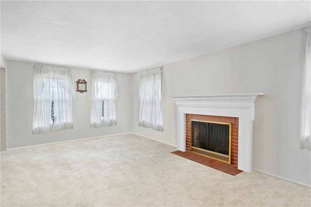 232 Douglas Road Warwick Ri 02886 Mott Chace Sotheby S