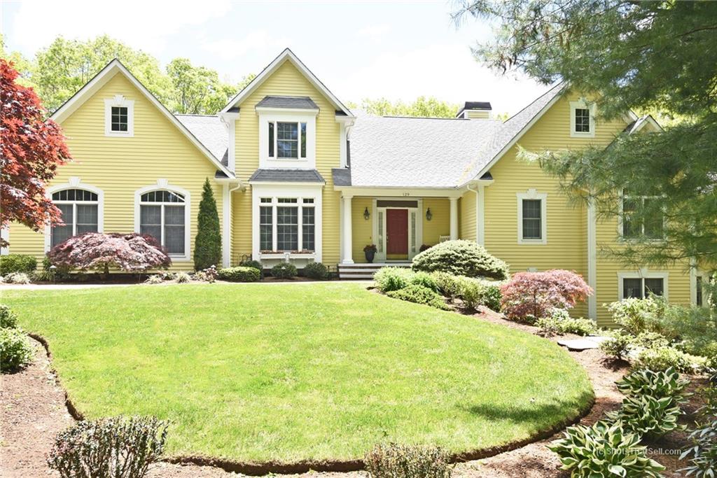 Sold 81 Rolling Meadow Way North Kingstown Ri 02852 4 Beds 3 Full Baths 1 Half Bath 665000